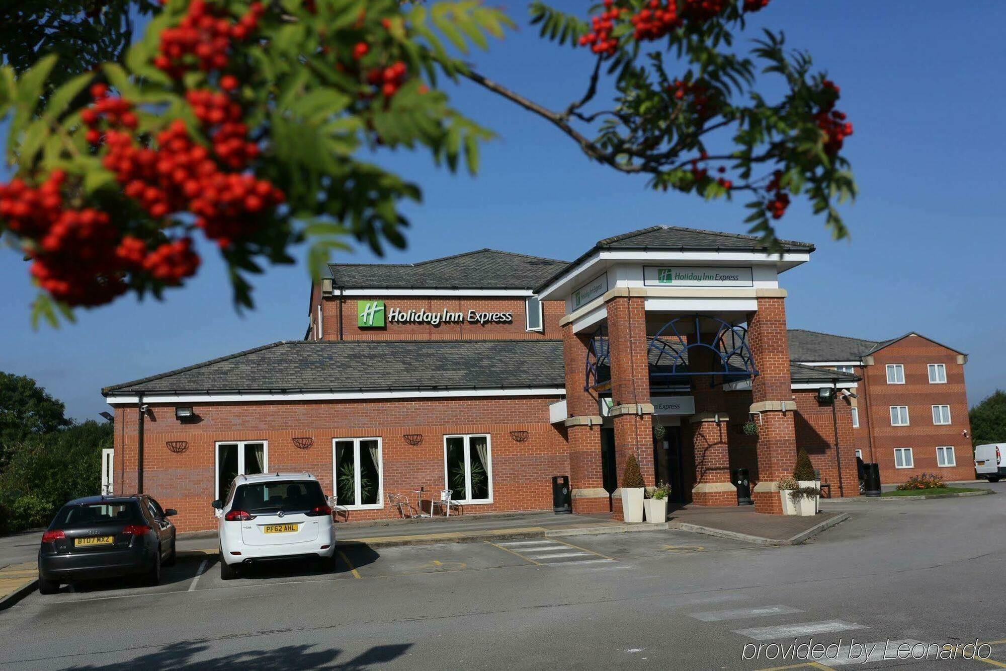 Holiday Inn Express Manchester East Exterior foto